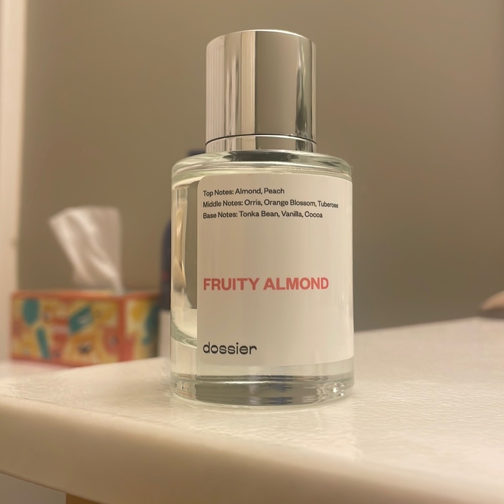 Dossier: Fruity Almond